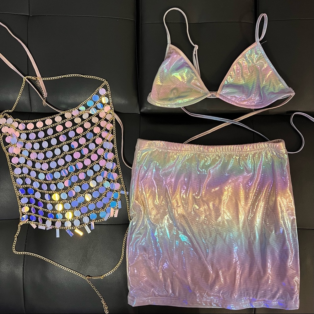 I’m selling all my festival outfits because I will not use them anymore.